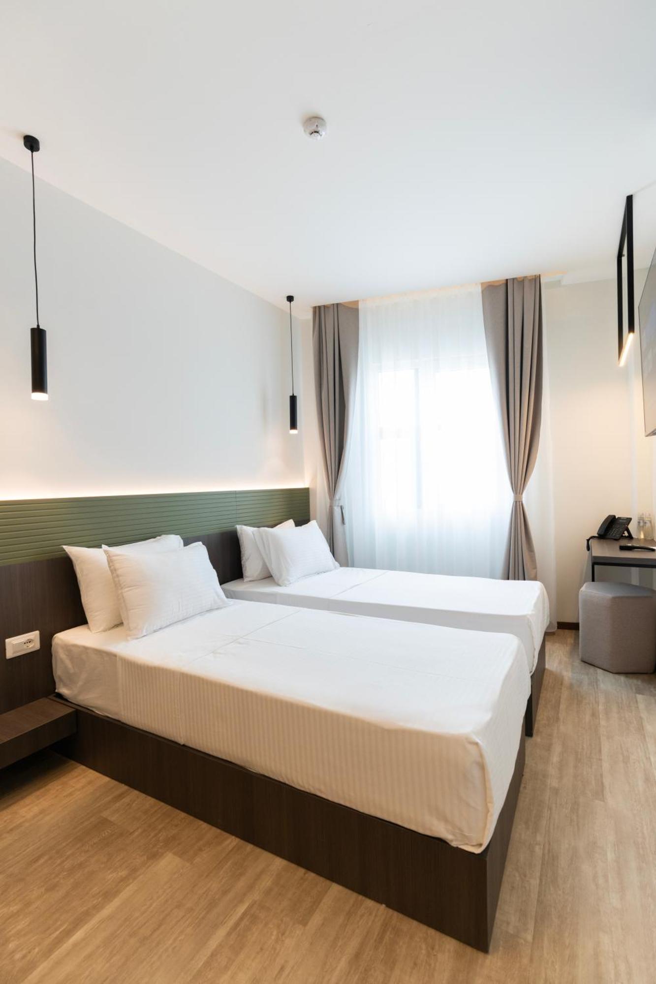 Star Hill Hotel Pristina Esterno foto