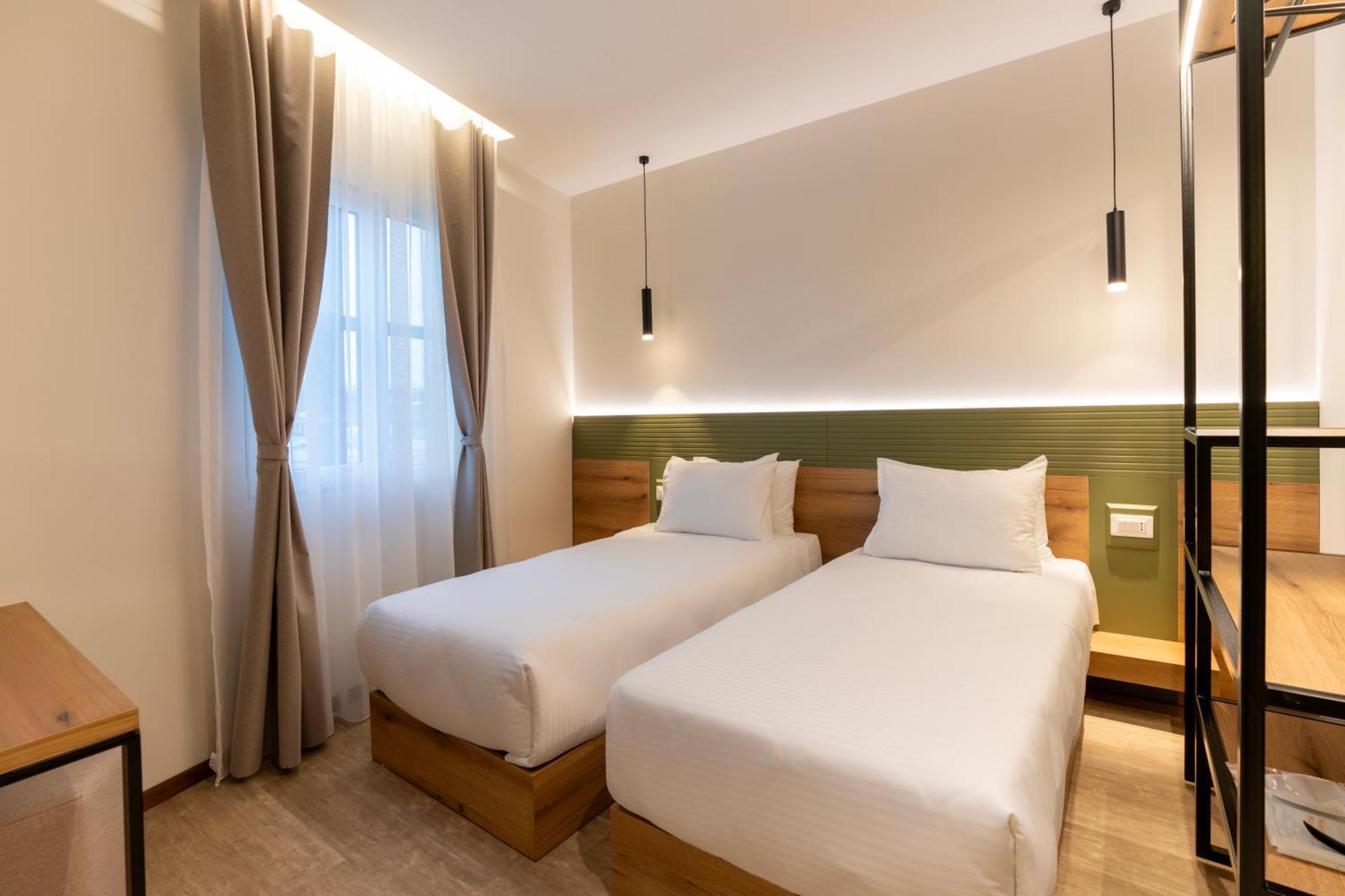 Star Hill Hotel Pristina Esterno foto