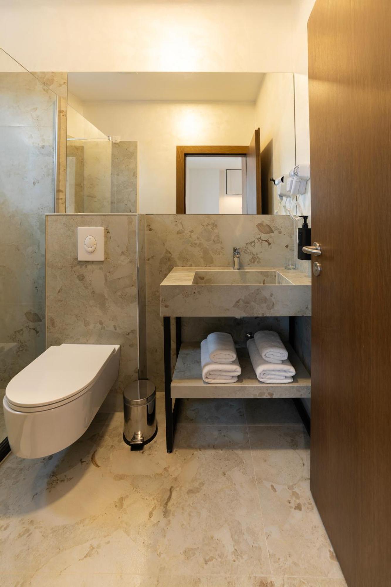 Star Hill Hotel Pristina Esterno foto