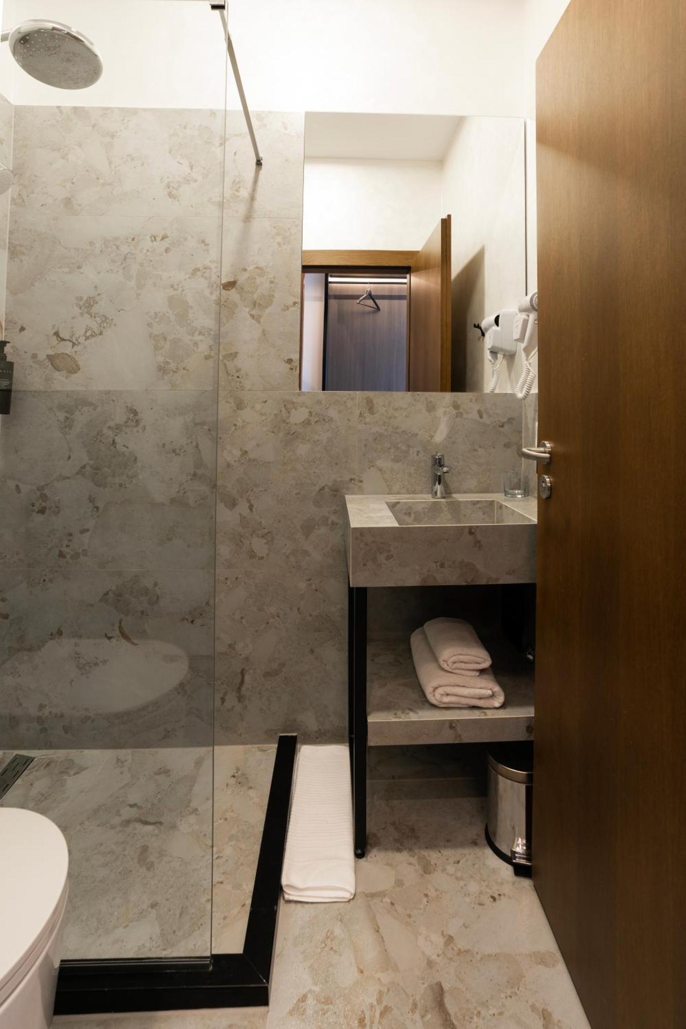 Star Hill Hotel Pristina Esterno foto