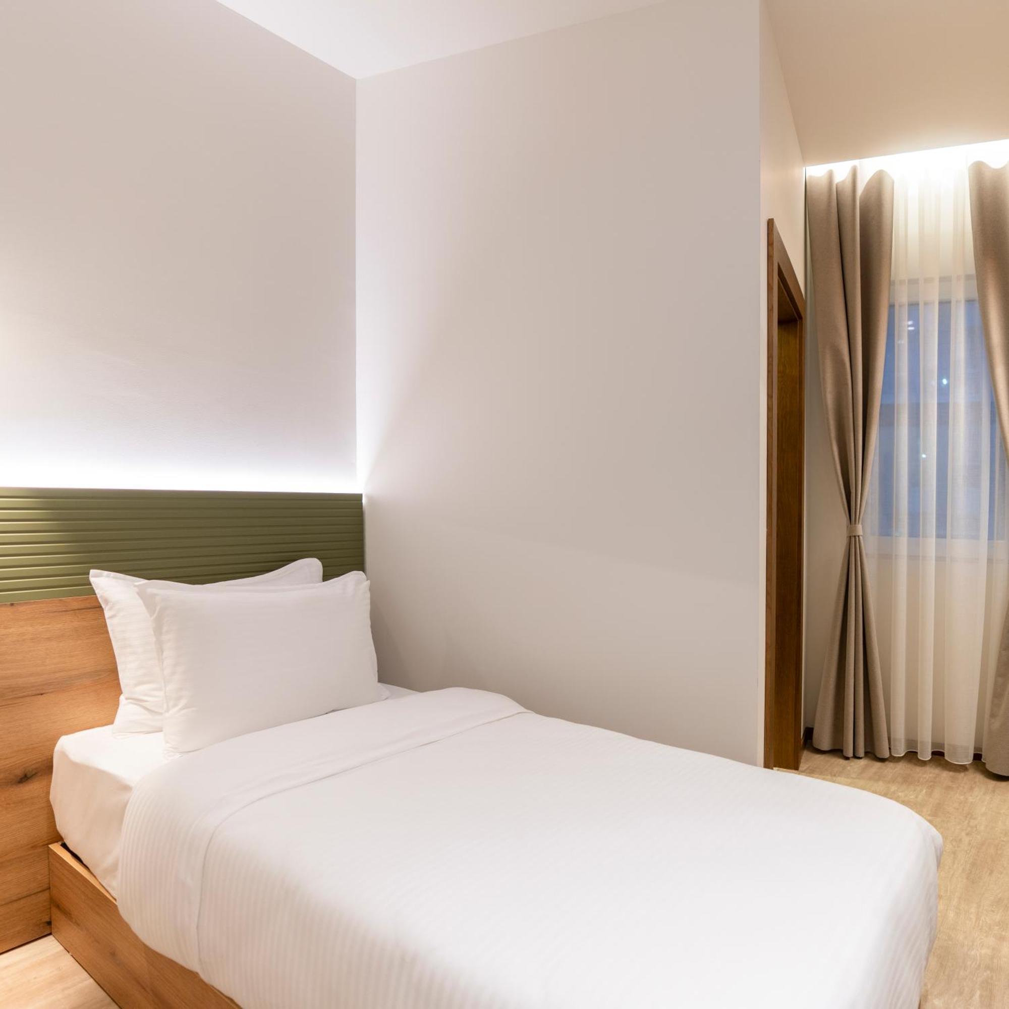 Star Hill Hotel Pristina Esterno foto