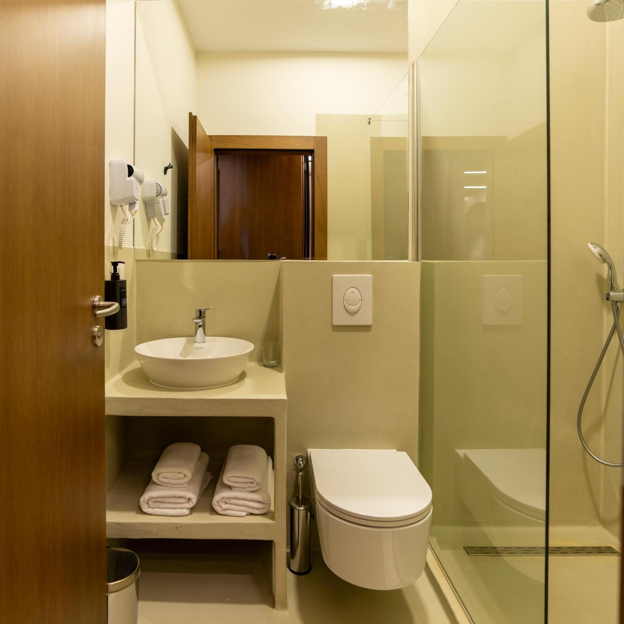 Star Hill Hotel Pristina Esterno foto