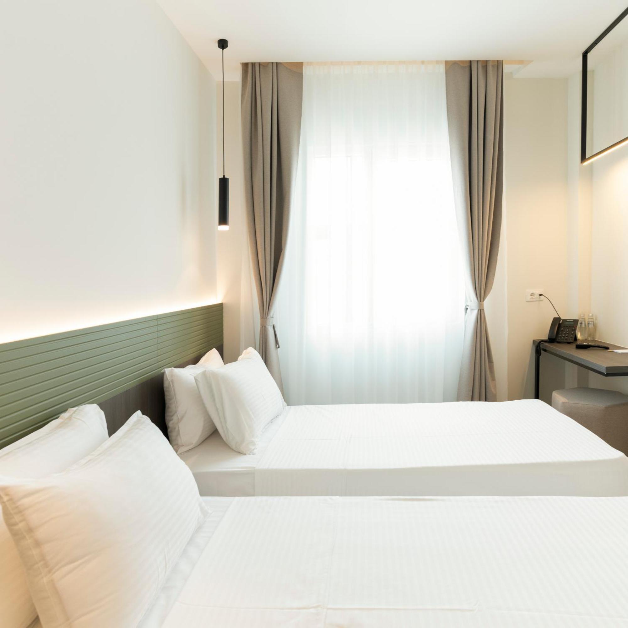 Star Hill Hotel Pristina Esterno foto